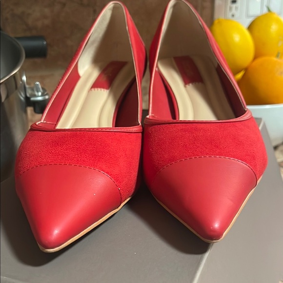 Pointed Toe Red Flats - Picture 4 of 9